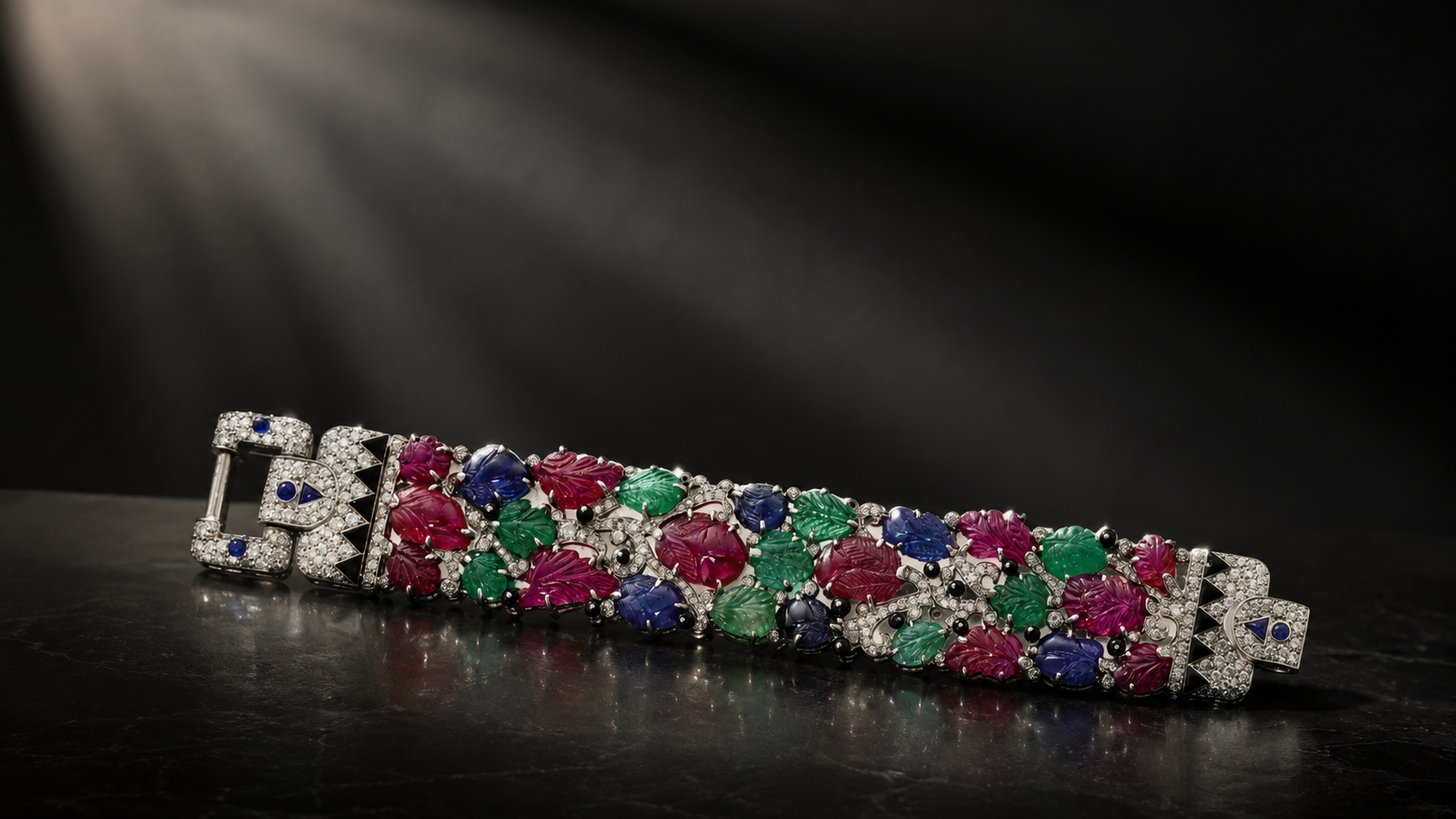 Black Alhambra-style necklace reference